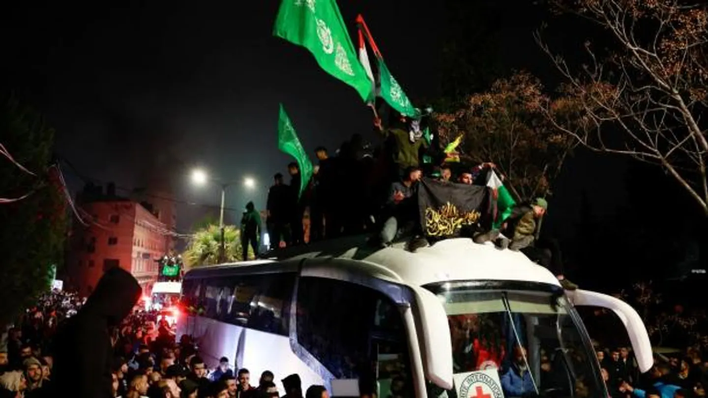 ئىسرائىلىيە ئەسىر ئالماشتۇرۇش كېلىشىمى دائىرىسىدە 90 پەلەستىنلىكنى قويۇپ بەردى