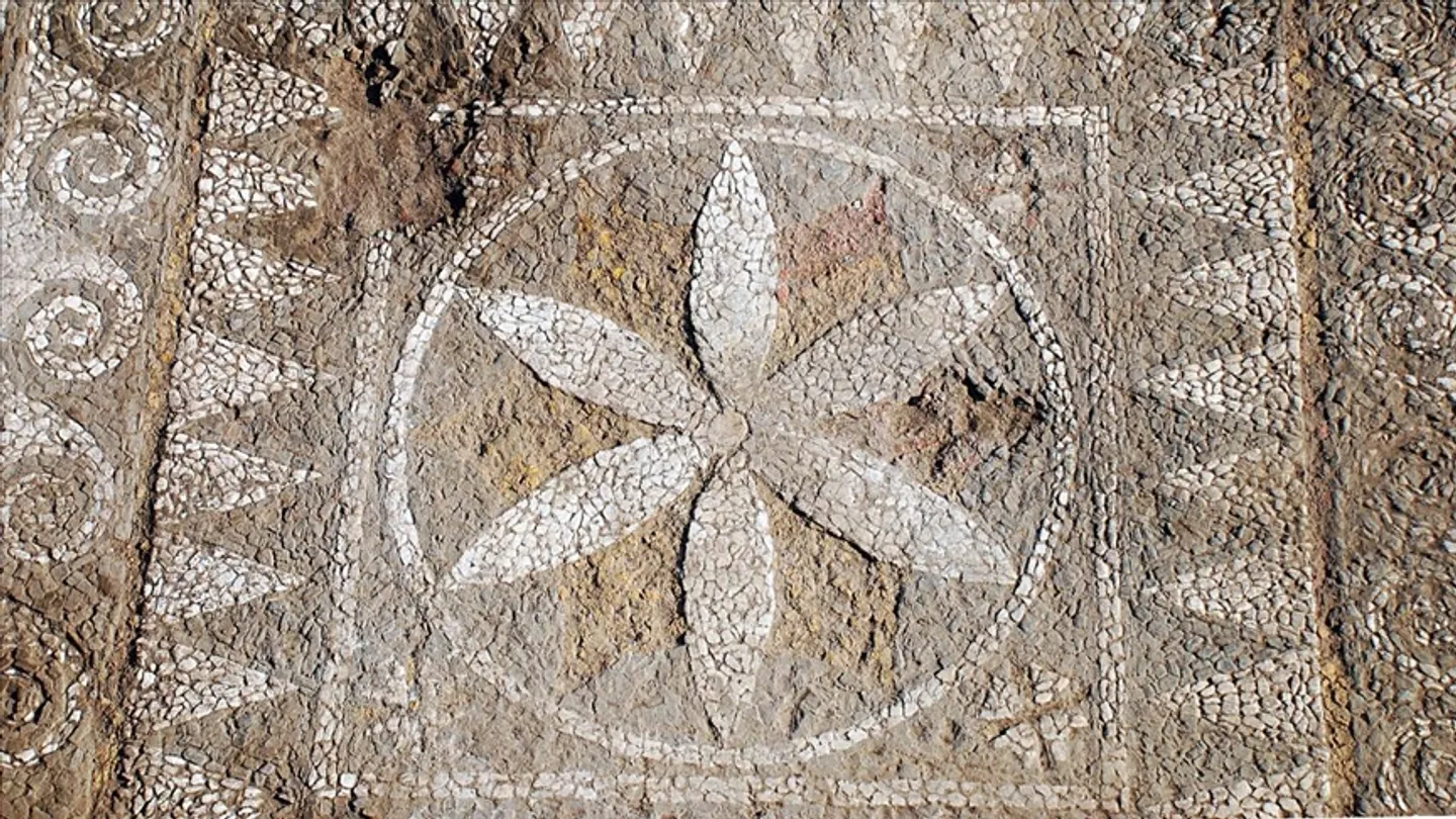 Түркиянын Ассос шаарында 2200 жылдык мозаика табылды