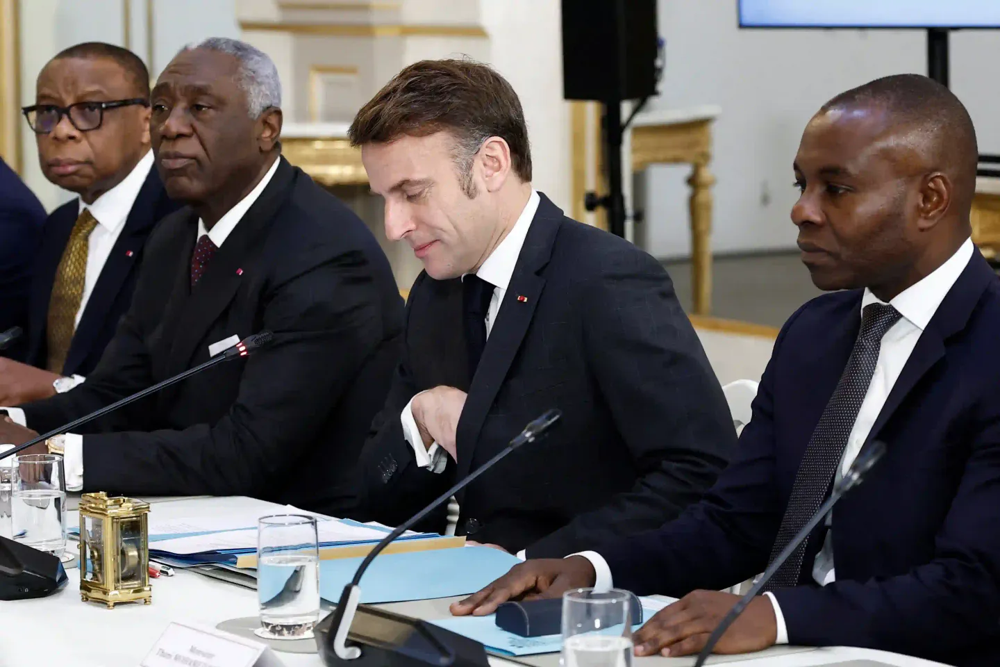 Décolonisation: Macron reconnaît que la France a mené une "guerre" au Cameroun