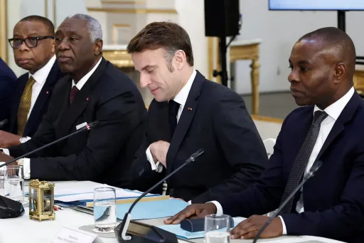 Décolonisation: Macron reconnaît que la France a mené une "guerre" au Cameroun