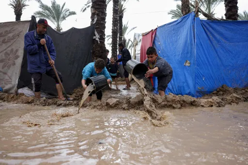 Gaza: au moins 10 morts dans des pluies torrentielles, selon l’OMS