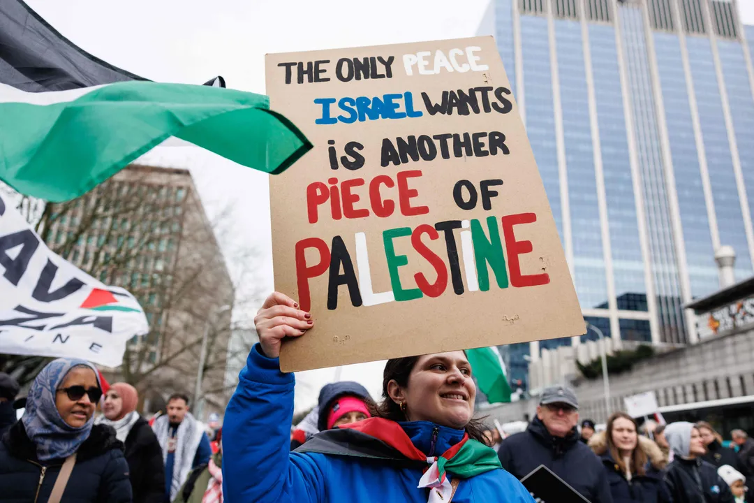 Rechter vindt dat vier gearresteerde pro-Palestijnse demonstranten vrij moeten gelaten worden