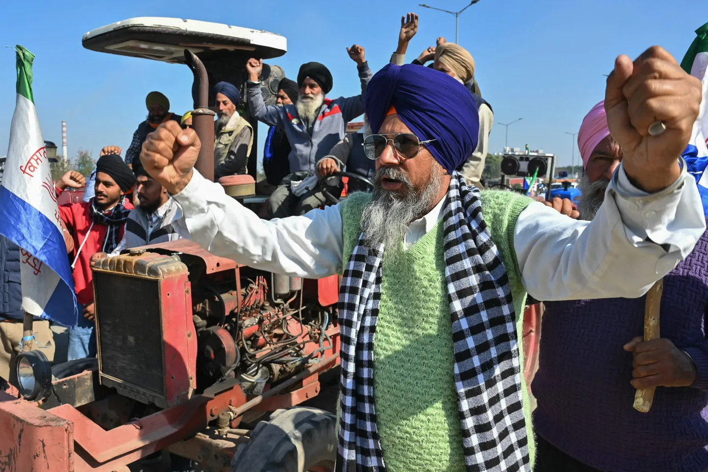 هند سلګونه بزګران ونیول او د اعتراضونو کمپونه یې ونړول