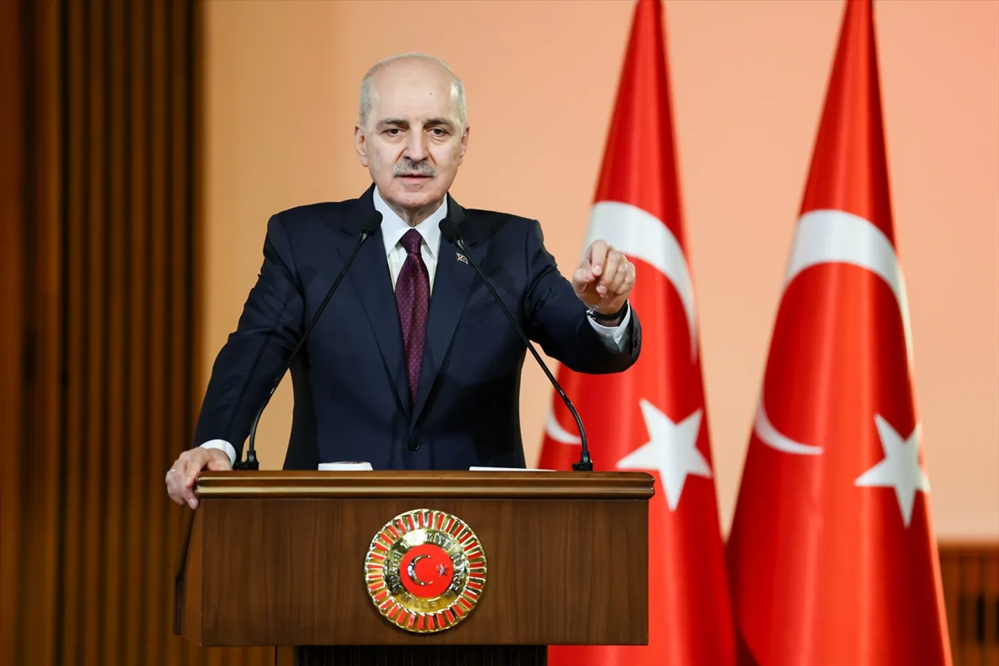 «ھەربىي-سىياسىي ئۆزگىرىش قوزغىغۇچىلارغا، ھاكىمى مۇتلەقچىلەرگە ۋە تېرورچىلارغا يول قويمايمىز»