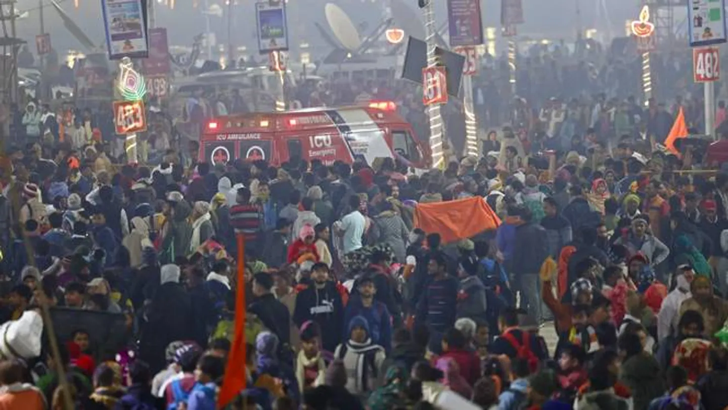 Deaths as stampede breaks out at India Hindu festival