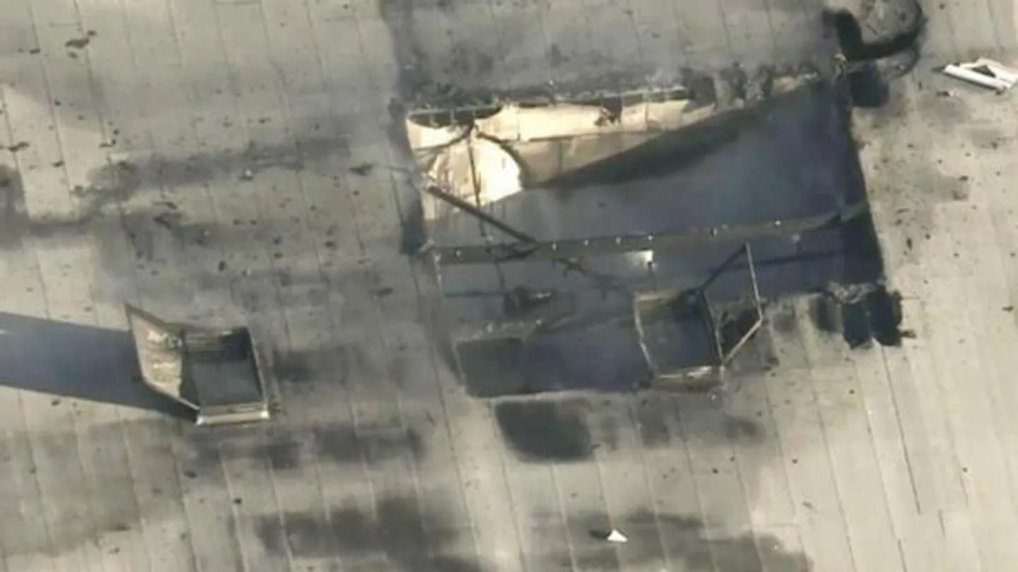 ئامېرىكادا كىچىك ئايروپىلان بىناغا سوقۇلۇپ كەتتى