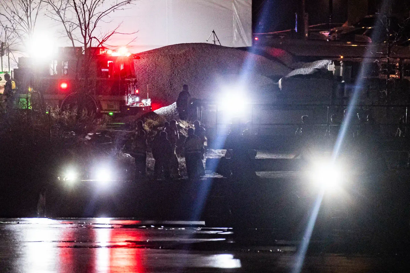 미국에서 여객기와 군용 헬리콥터의 충돌로 다수의 사망자가 우려되고 있다