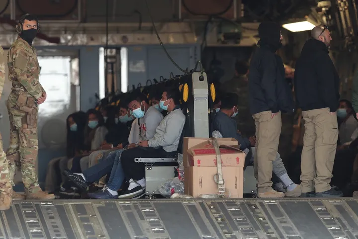 په امریکا کې محکمې د ۶۰ زره څخه د زیاتو کډوالو د لنډمهاله خوندیتوب حق د لغوه کولو لاره هواره کړه