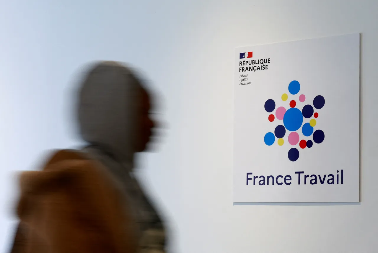 Dix ONG accusent la France d'empêcher les étrangers de travailler