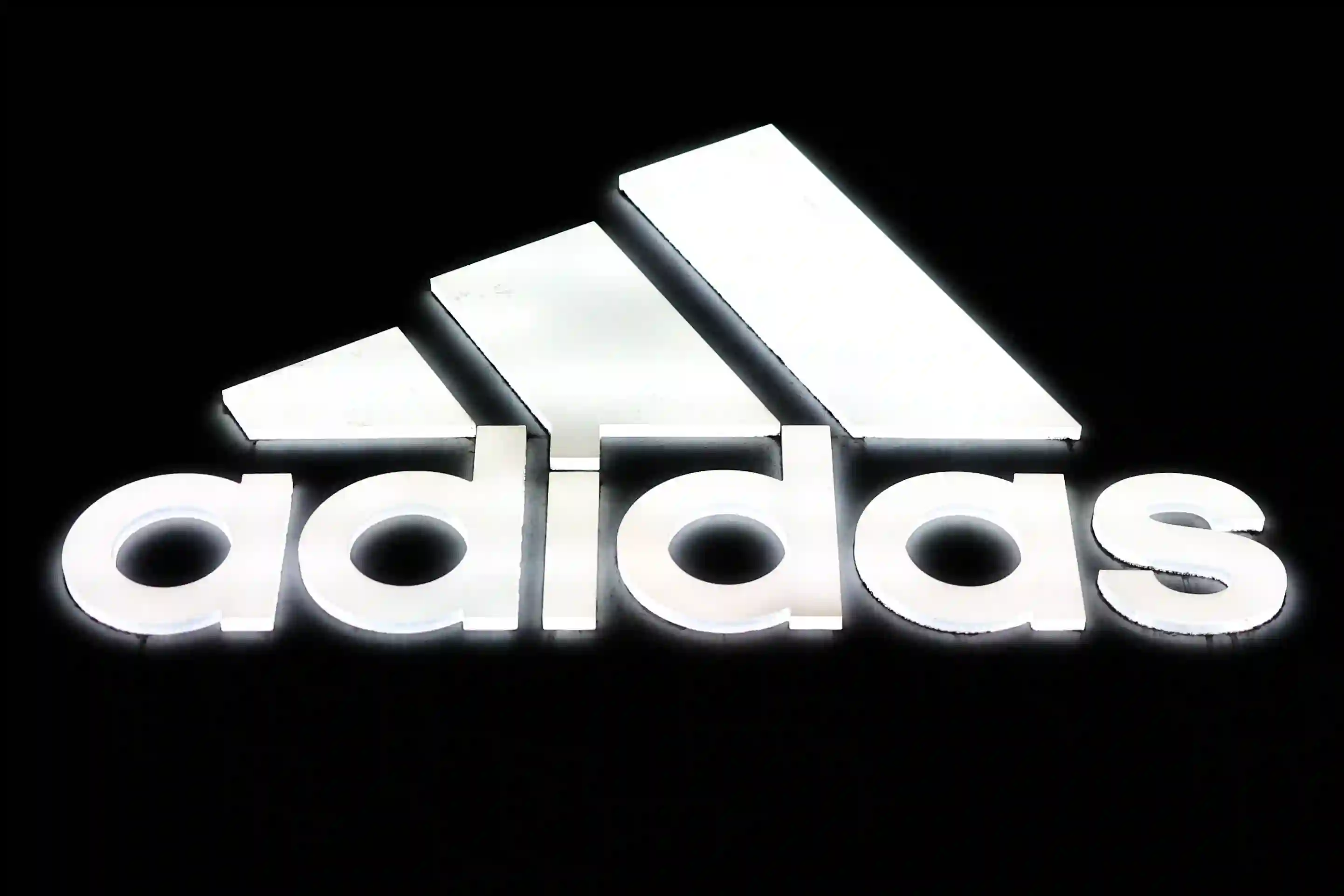 “Adidas” naśist partiyäse belän bäyläneşlären niçek yıllar buyı yäşerep tordı?