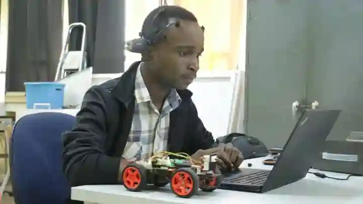 Pierre Sedi : le Congolais qui veut faciliter le quotidien des handicapés grâce à l’intelligence artificielle