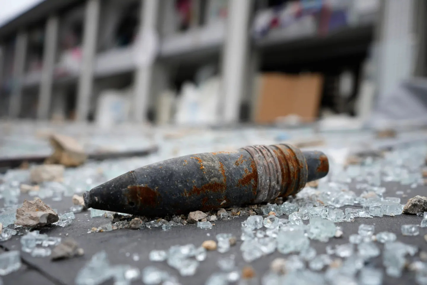 'Lá fora, em algum lugar': Porque é que o Japão continua a encontrar bombas não detonadas?