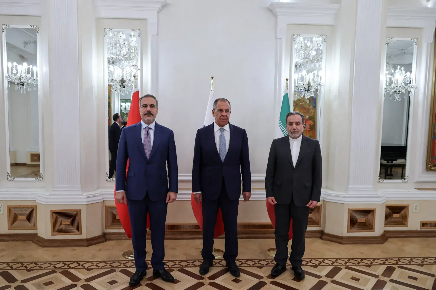 La Turquie, la Russie et l'Iran se réunissent à Doha pour chercher une solution à la crise syrienne