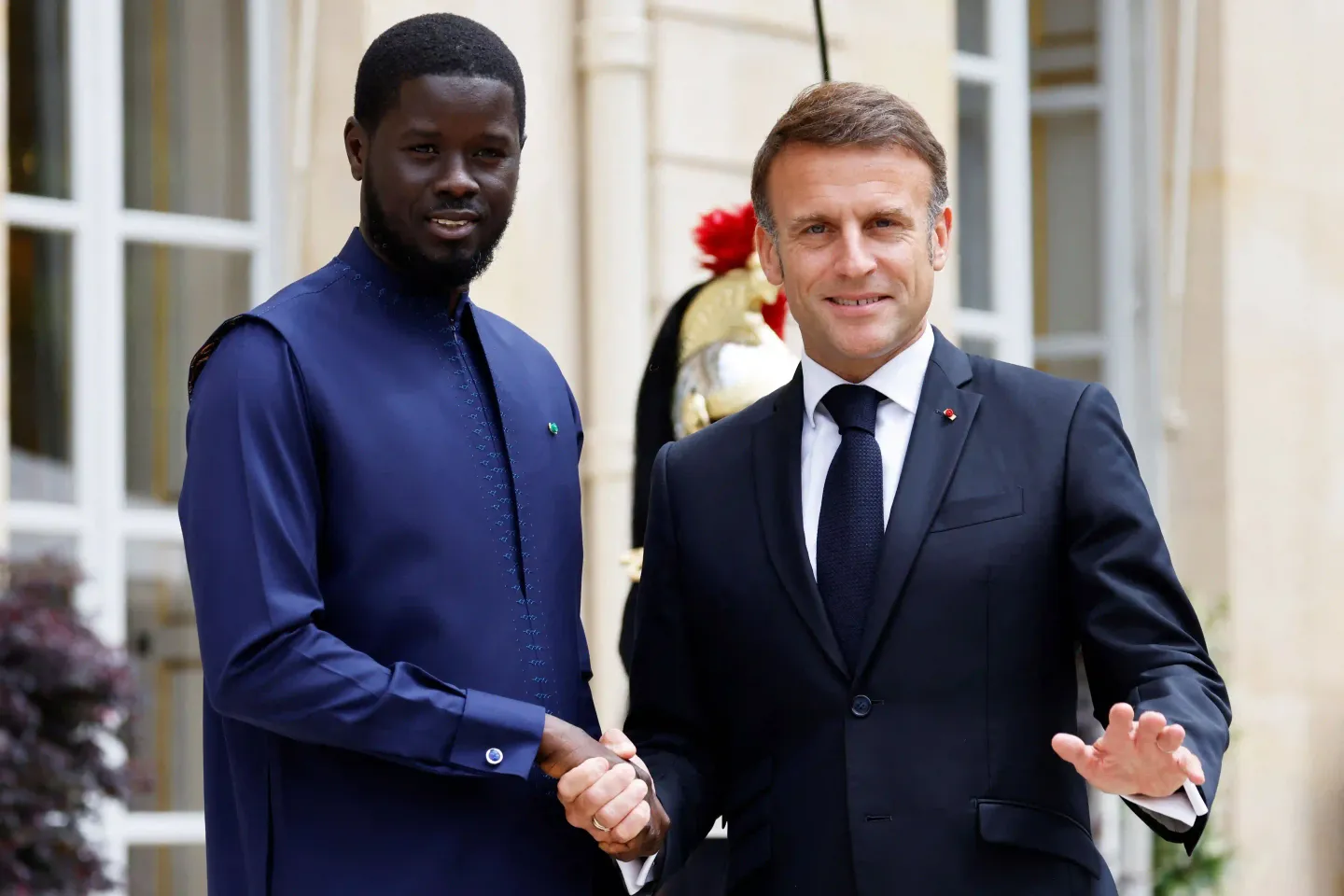 Senegal ta fara karbe sansanonin soja na Faransa