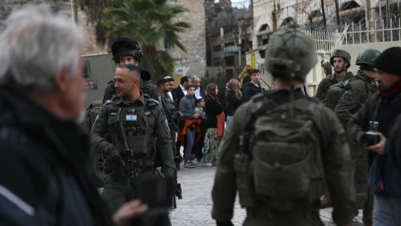 الاحتلال يقتل 3 فلسطينيين ويواصل حملة الاعتقالات والمداهمات بالضفة الغربية