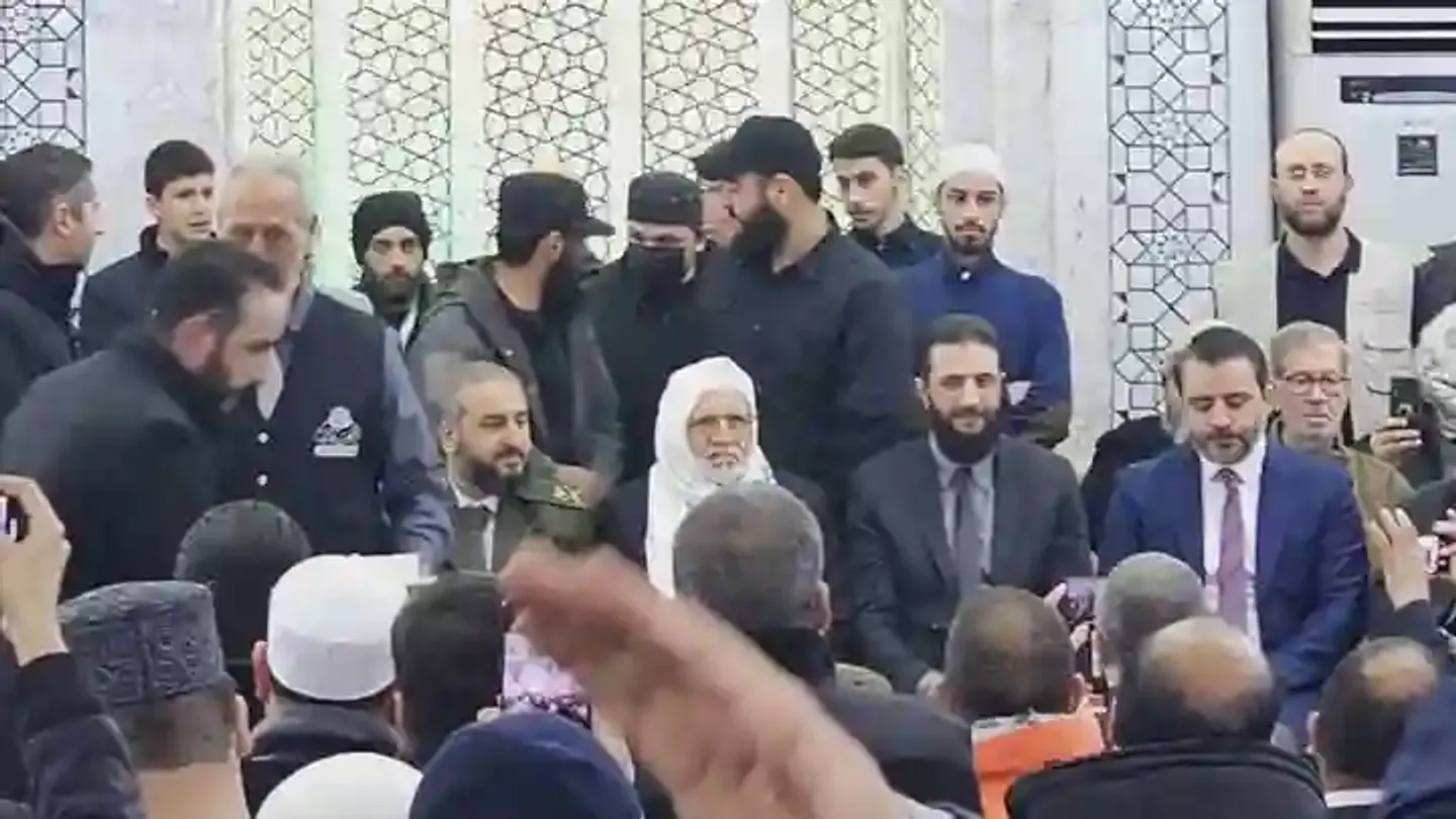بعزاء الرفاعي.. الشرع يدعو لوحدة الشعب السوري لبناء الدولة واستعادة مكانتها