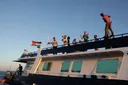 ناوگان جهانی صمود به مرز ۱۰۰ مایل دریایی غزه رسید