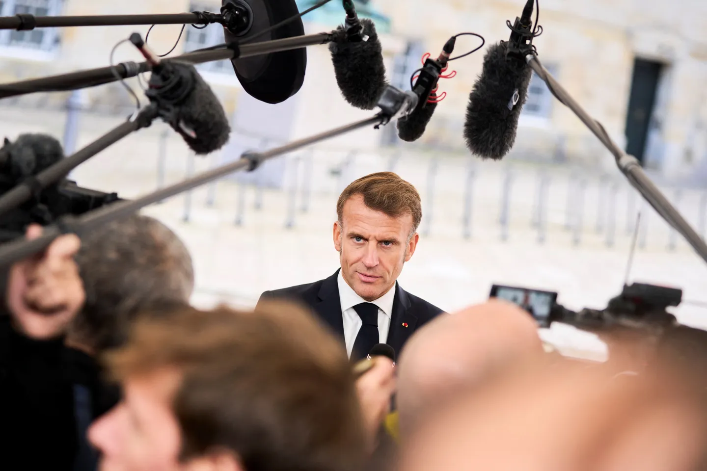 Macron : "Rien n’est exclu" en termes de riposte si un avion russe viole l’espace aérien européen