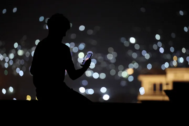 Истражување: Нема врска меѓу зрачењето на мобилните телефони и ракот, но потребна е претпазливост