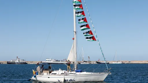 Flotilha Global Sumud relata aumento de drones ao entrar na «zona de alto risco» perto de Gaza