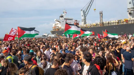 سفينة إسرائيلية تغادر ميناء ليفورنو الإيطالي بعد رفض العمال تفريغها
