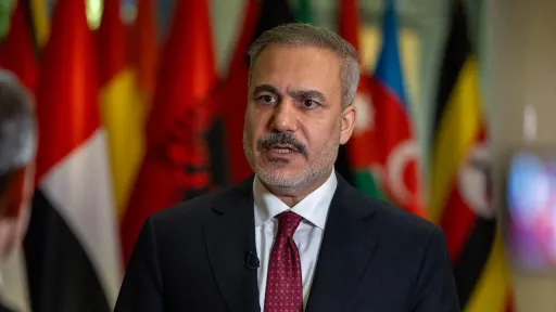 Le chef de la diplomatie turque aux Émirats arabes unis pour discuter du cessez-le-feu à Gaza
