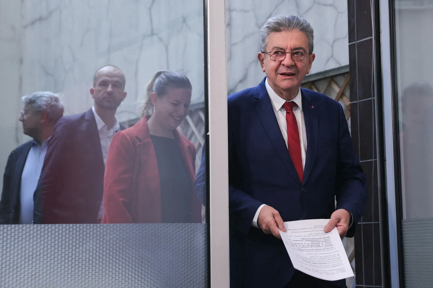 France: la nomination d'un Premier ministre et une classe politique divisée