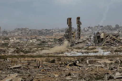 الاحتلال الإسرائيلي يواصل القصف على غزة رغم دخول وقف إطلاق النار حيز التنفيذ