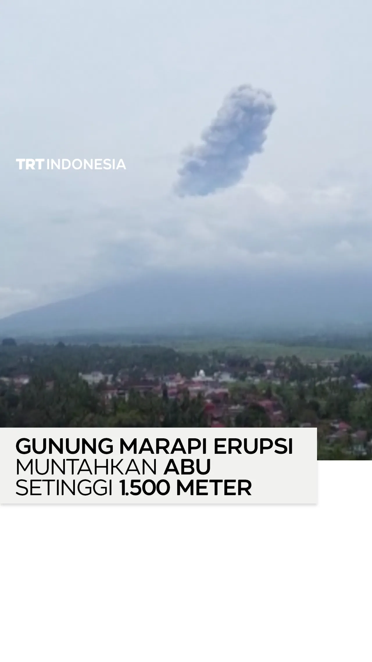 Gunung Marapi semburkan abu setinggi 1,5 km, warga diimbau jaga jarak dari kawah