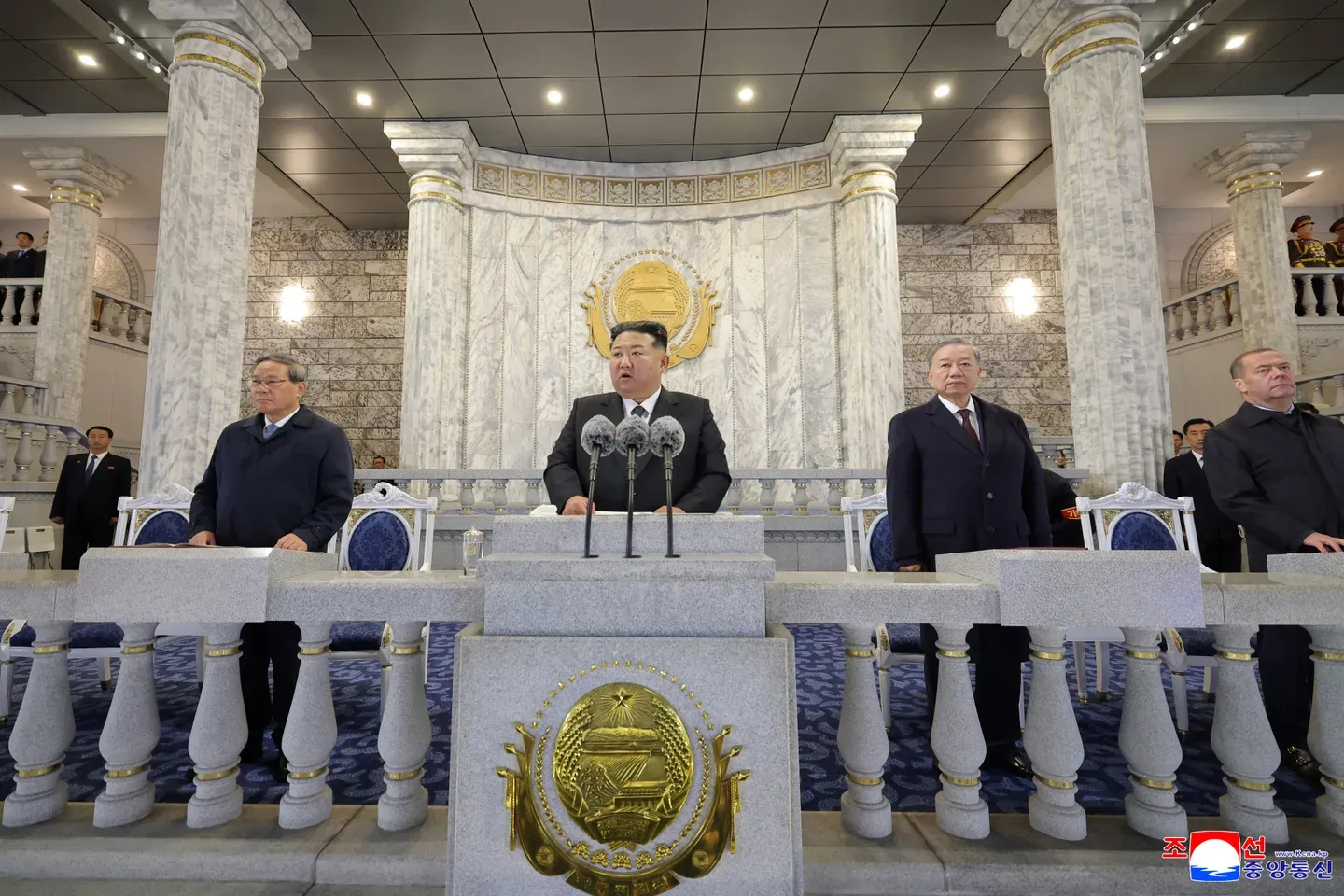 Sjeverna Koreja prikazala novu dalekometnu raketu na vojnoj paradi