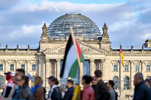 Németország feloldja a fegyverkorlátozásokat Izraellel szemben