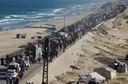 مئات آلاف النازحين يواصلون العودة إلى غزة وانتشال جثامين عشرات الشهداء من تحت الأنقاض