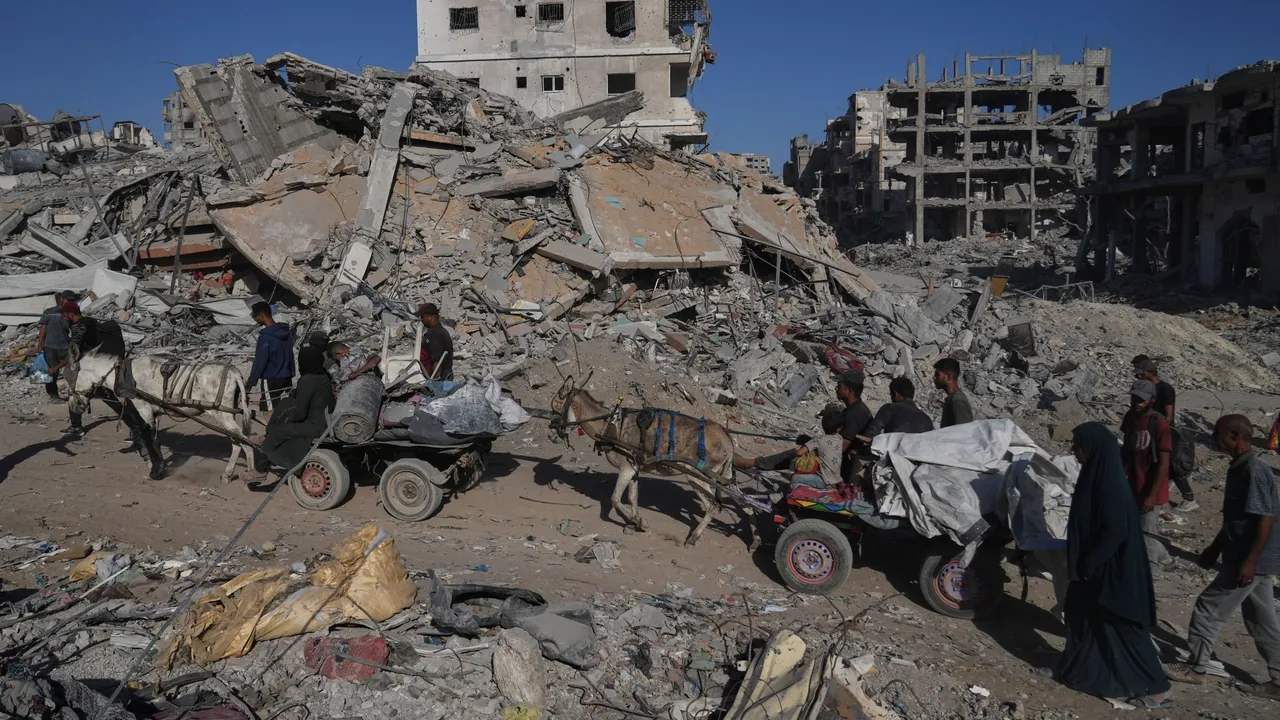 Палестинцы возвращаются в разрушенные дома