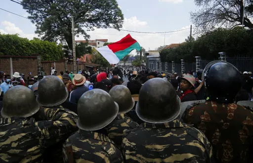 Madagascar: un contingent militaire dit prendre le contrôle des forces armées