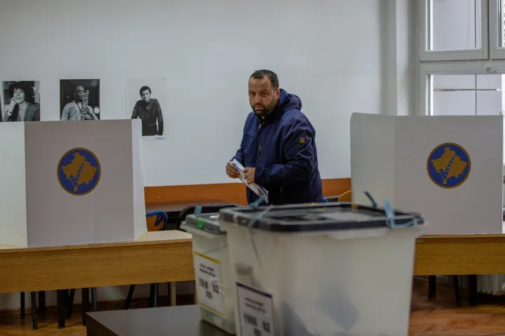 Локални избори во Косово: Самоопределување и ЛДК освоија по седум општини, Српска листа десет