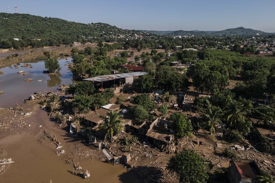 شمار تلفات سیل درمکسیکا به ۶۴ تن رسید و ده‌ها تن دیگرتاکنون ناپدید اند