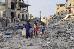 Gazada 650 müňden gowrak çaga 3 ýyldan bäri mekdebe gidip bilmeýär