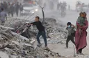 Palestinos vuelven a ciudades “fantasmas” en Gaza, mientras Egipto pide enviar fuerza internacional