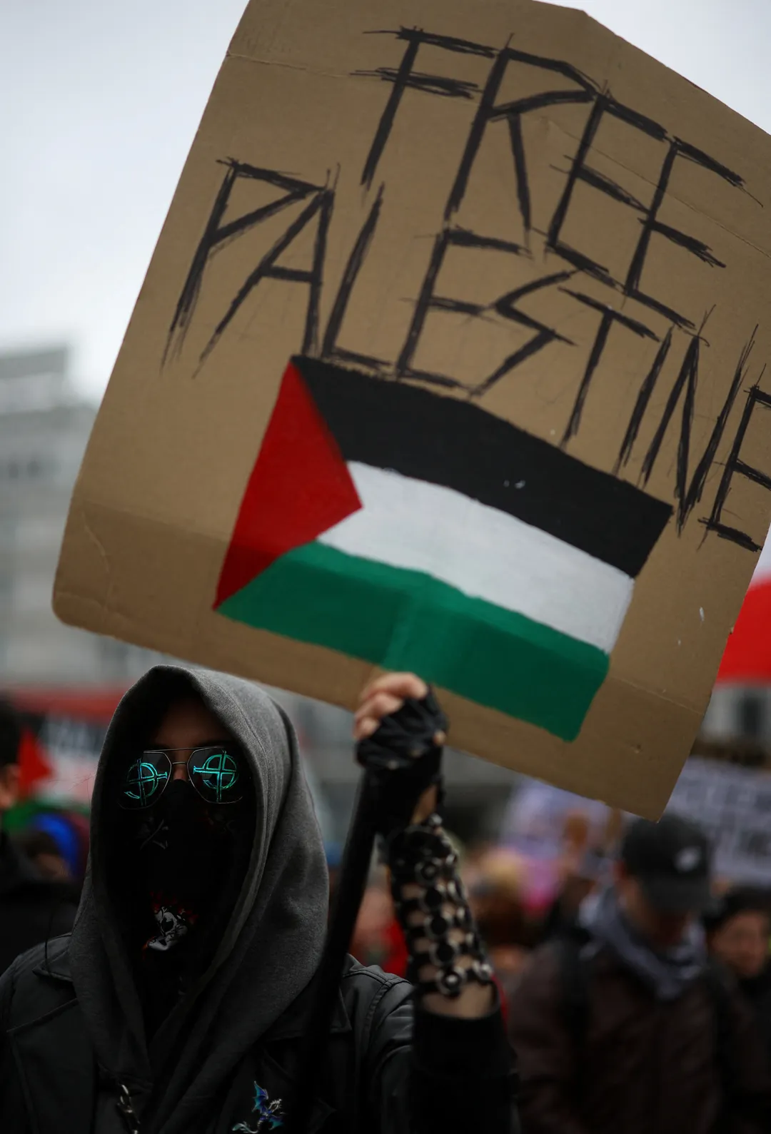 Politie zet opnieuw waterkanon in tegen pro-Palestijnse actievoerders