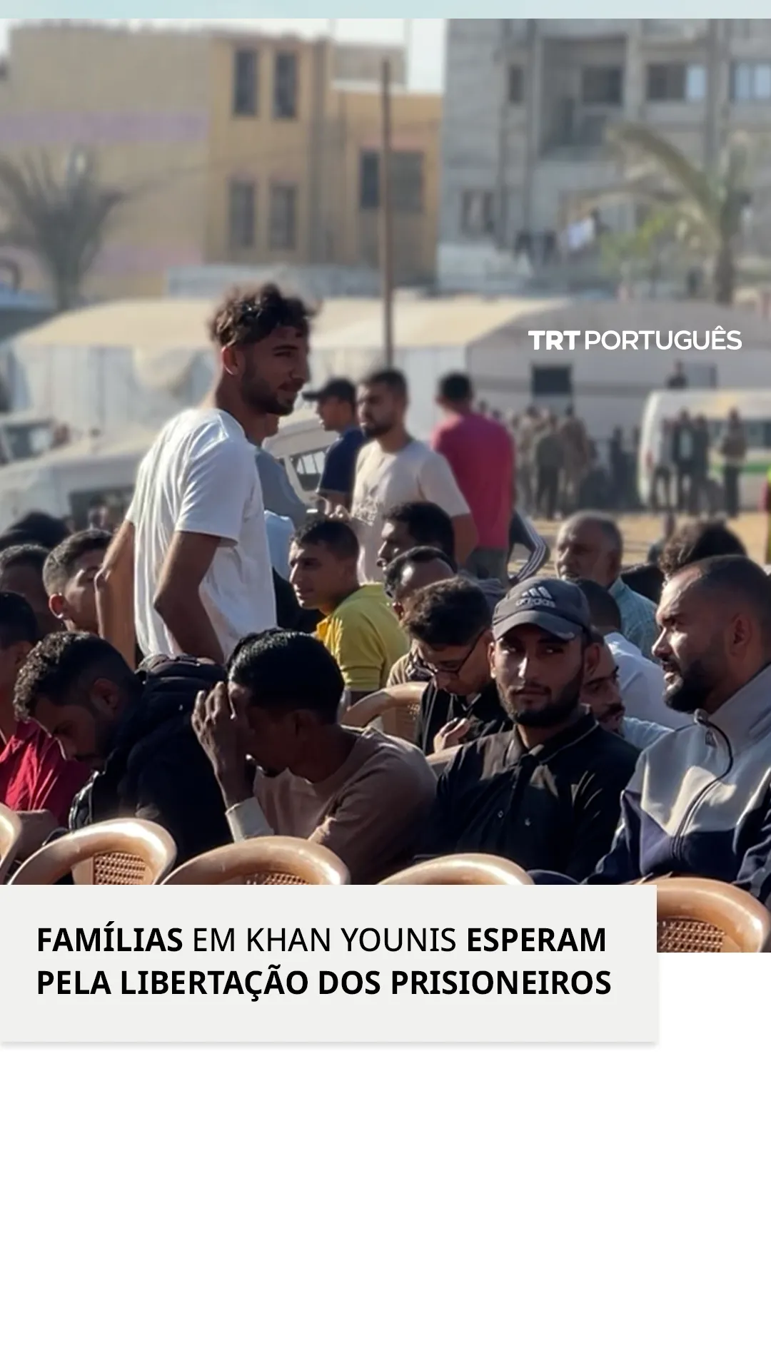Famílias em Khan Younis esperam pelos prisioneiros libertados por Israel
