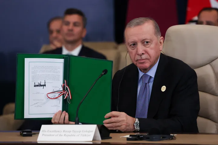 Törkiyä, Misır, Qatar häm AQŞ Ğazzädä utnı tuqtatu kileşüen imzaladı