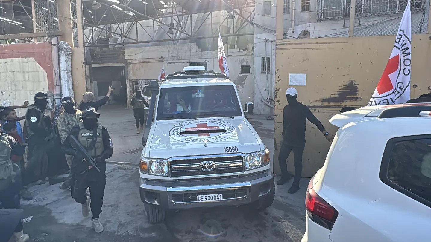 حماس تدعو الوسطاء لإلزام إسرائيل تنفيذ خطة ترمب وتسمح للمحتجزين بالتحدث مع عائلاتهم