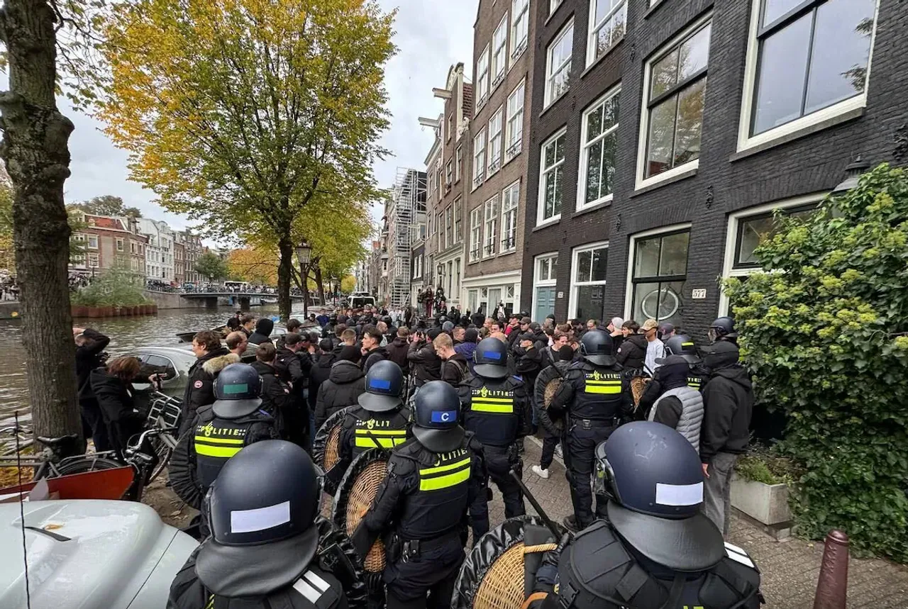 29 aanhoudingen bij anti-immigratieprotest in Amsterdam, zes verdachten nog vast