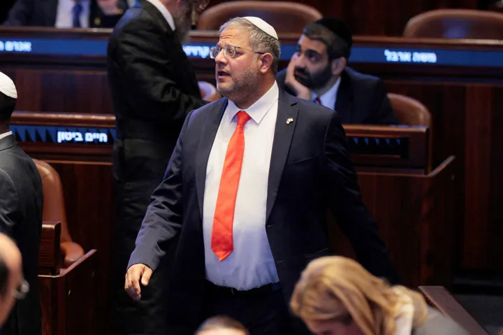 Israel's Ben-Gvir stomped on Palestinian prisoners during Ofer jail raid