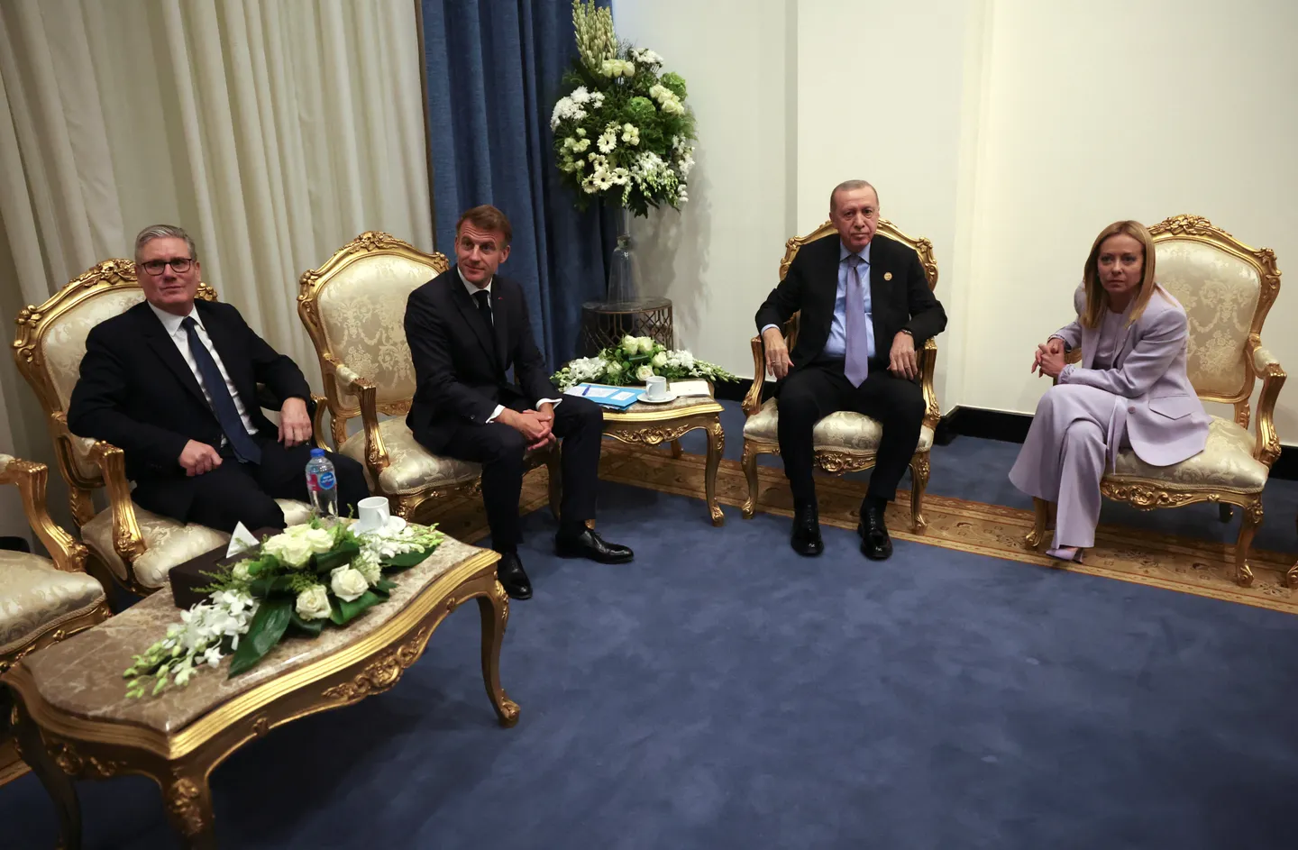 Presidente Erdogan se reúne con líderes durante la cumbre sobre Gaza en Egipto