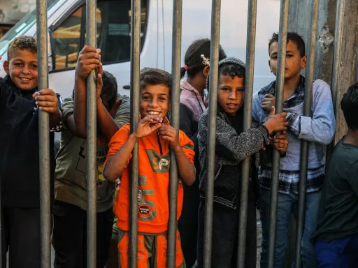 Israel inicia a libertação de prisioneiros palestinianos ao abrigo do acordo de cessar-fogo de Gaza