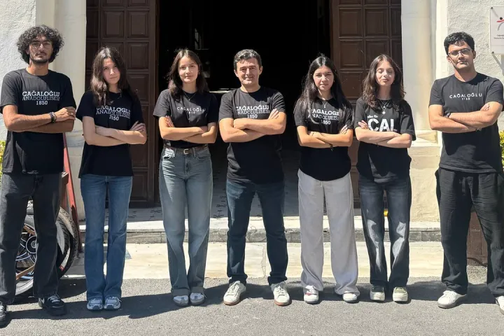 Török középiskolások történelmet írtak a CERN-ben a díjnyertes fizikai projektjükkel