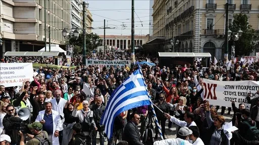 Greqi, punëtorët dhe nëpunësit civilë hyjnë në grevë 24-orëshe për oraret e punës