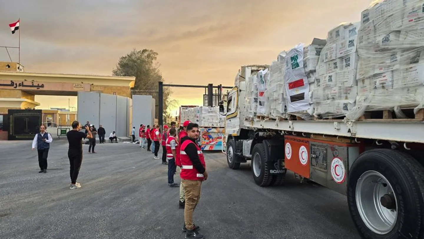 Israel reabre paso de Rafah y reduce restricciones, pero el ingreso de ayuda aún es insuficiente