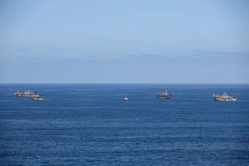 중국 어선, 한국 해안에서 침몰… 심정지 2명, 실종 3명